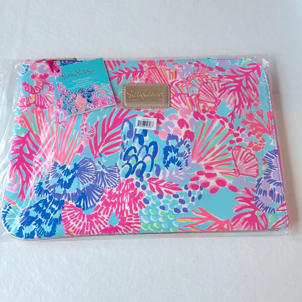 Lilly Pulitzer Splendor in the Sand Brand New  Tech Pouch - Picture 2 of 16